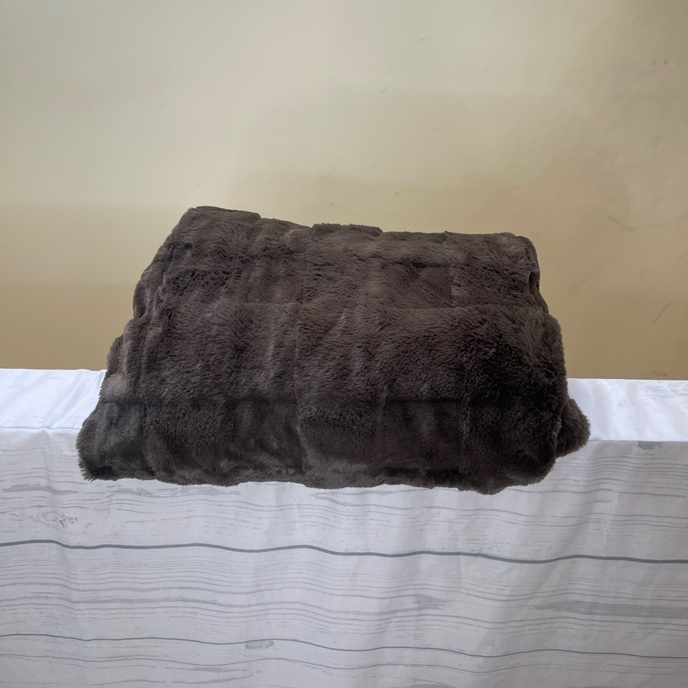 Berkshire Plush Blanket - Dark Brown